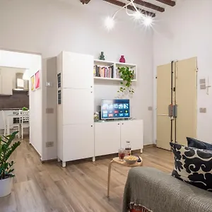 Hostly-Pisa Art Apartment
